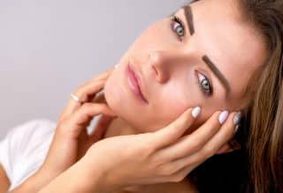 Guide ultime pour choisir les meilleurs soins visage pour peaux sensibles et réactives