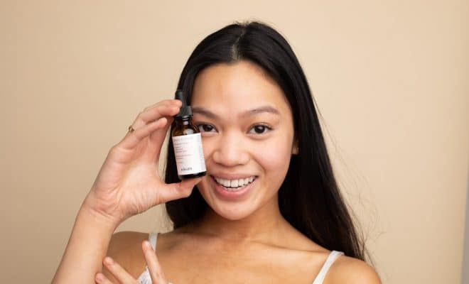 Les boutons remplis de sang : causes et comment les traiter